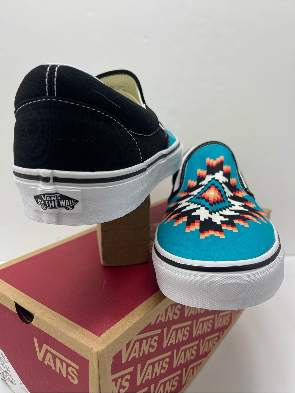 Vans Men’s Classic Slip-On Desert Vibes Teal Blue/True White
Sneakers Aztec - Picture 8 of 16